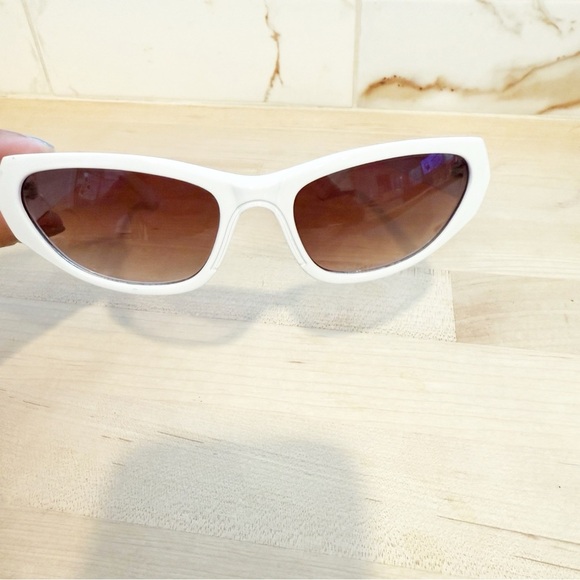 ANTHROPOLOGIE White Sunglasses NEW - Picture 3 of 4